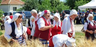 Жътвената кампания в Ямболско започва с пресъздаване на народния обичай "зажънване" и водосвет