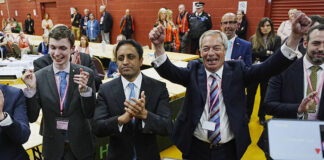 Зия Юсуф се завърна в британската дясна партия "Реформирай Обединеното кралство“ 48 часа след като се оттегли от председателския ѝ пост