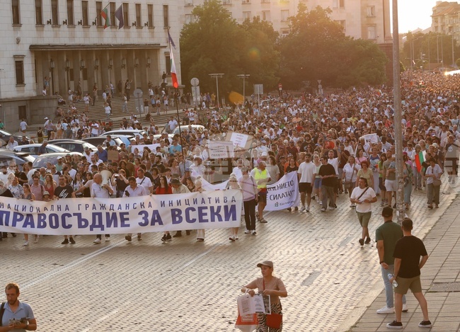 СподелиГраждани поискаха оставката на изпълняващия функциите и ф главен прокурор Борислав