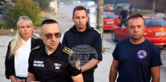 Брифинг на главния комисар Александър Джартов (вляво). Снимка: БТА