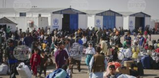 Афганистански бежанци, напуснали Иран, се стичат в приемен център близо до граничния пункт "Ислам Кала" в западната афганистанска правинция Херат