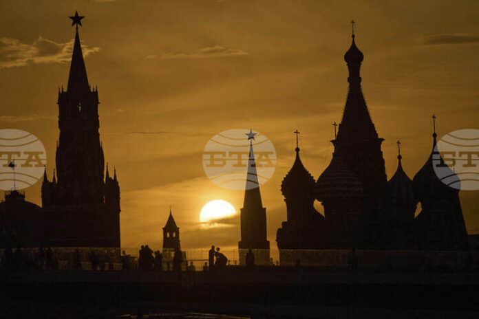 АКТУАЛИЗИРАНА
                                                                                                Русия заяви, че е свалила осем украински дрона, насочили се към Москва