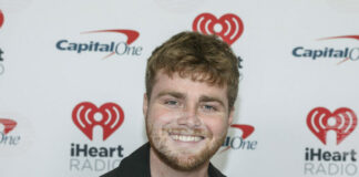 Алекс Уорън оглавява класацията на "Билборд" за сингли за шеста седмица