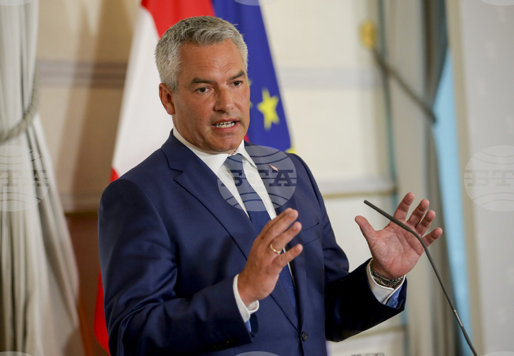 СподелиКарл Нехамер бивш канцлер на Австрия е официално назначен за