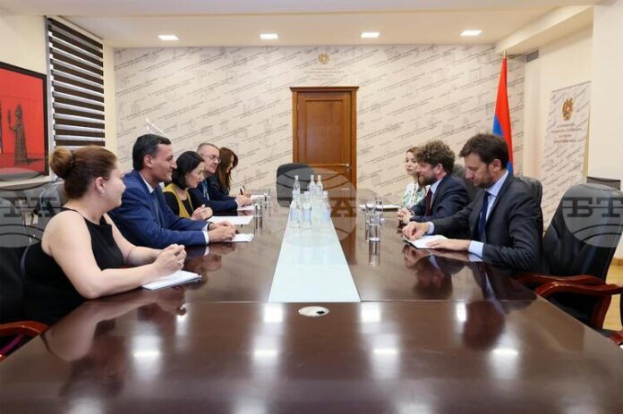 АРМЕНПРЕС: Армения и Франция обсъдиха задълбочаването на сътрудничеството си в АРМЕНПРЕС: Армения и Франция обсъдиха задълбочаването на сътрудничеството си в сферата на културата