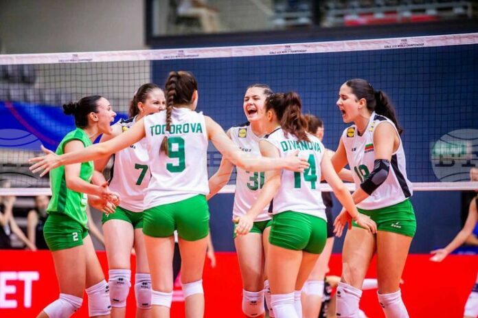 България е на финал за световна титла по волейбол при девойките след петсетова победа над Турция