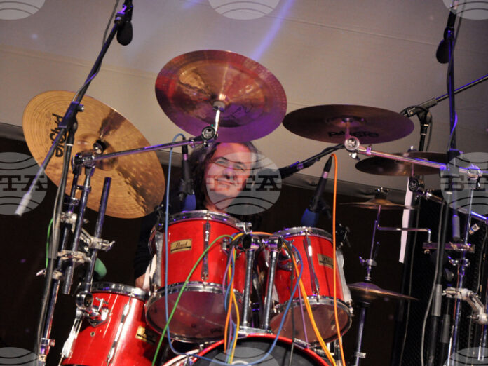 Барабанистът на "Диана експрес" Цветан Банов почина на 67-годишна възраст