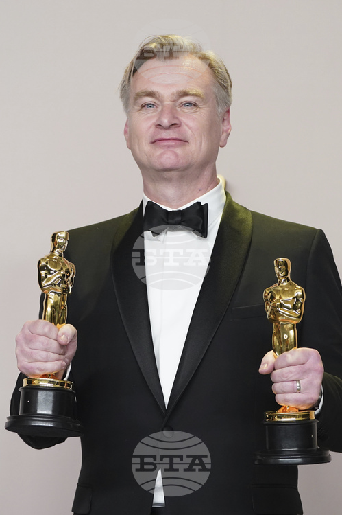 СподелиФилмовото студио Юнивърсал и режисьорът Кристофър Нолан внесоха иновации в