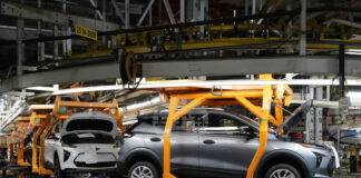 Бизнес активността в САЩ се повишава през юли, въпреки че митата подхранват опасенията за ръст на инфлацията