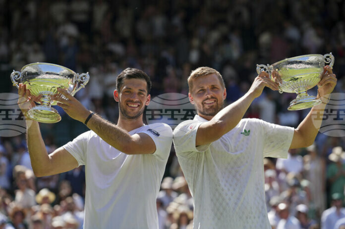 Британци спечелиха титлата на двойки мъже на Откритото първенство на Британци спечелиха титлата на двойки мъже на Откритото първенство на Великобритания по тенис
