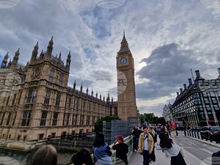 СподелиБритански артист разпъна палестинското знаме на сцената по време на