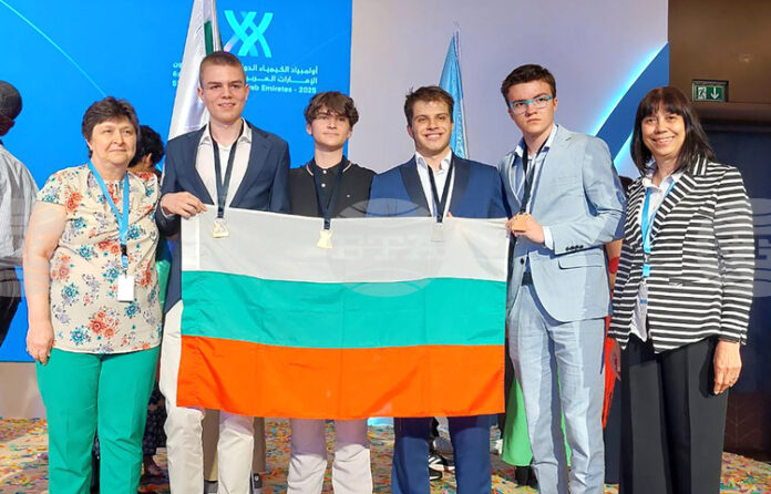 Четири медала спечелиха български ученици от Международната олимпиада по химия в Дубай