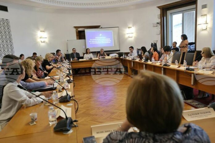 Да има възможност общините да регистрират родителските кооперативи и детските центрове, предлагат от Столичната община