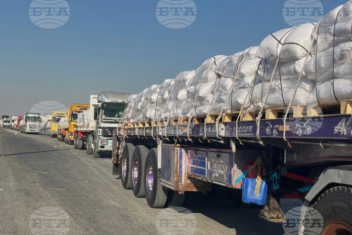 Първи камиони с хуманитарна помощ за ивицата Газа достигнаха през Египет до граничния пункт "Рафах"
