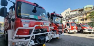 Десет екипа с огнеборци гасят голям пожар до хитринското село Развигорово