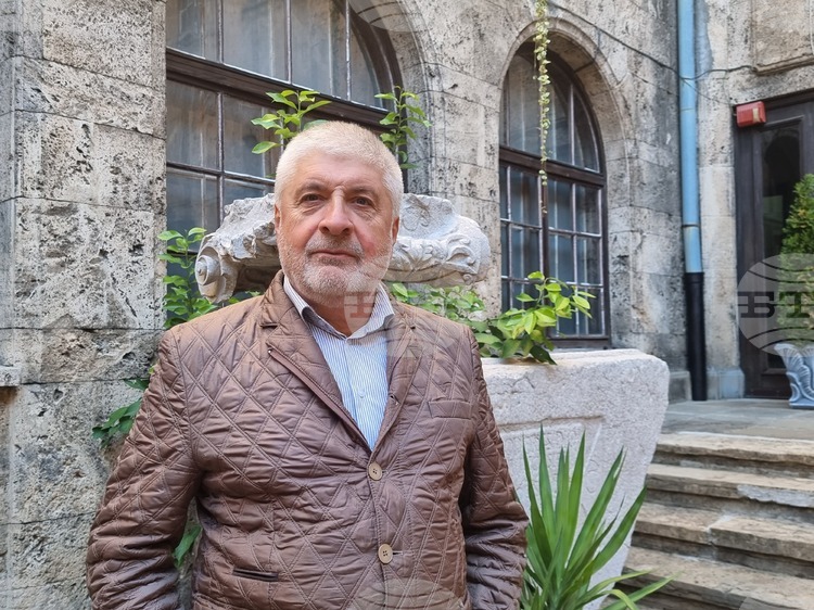 СподелиС допълнителните средства предоставени от правителството археологът и директор на