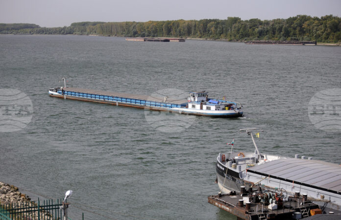 Два прага затрудняват корабоплаването в българския участък на Дунав заради Два прага затрудняват корабоплаването в българския участък на Дунав заради ниското ниво