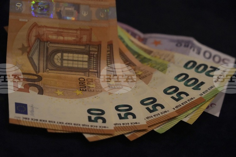 СподелиВ сутрешната междубанкова търговия във Франкфурт курсът на еврото запази