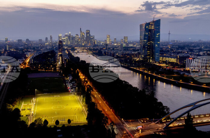 Германската икономика губи скорост, предупреждава "Бундесбанк"