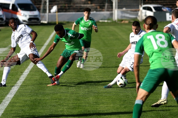 СподелиХебър Пазарджик постигна победа с 2 0 като гост срещу Севлиево
