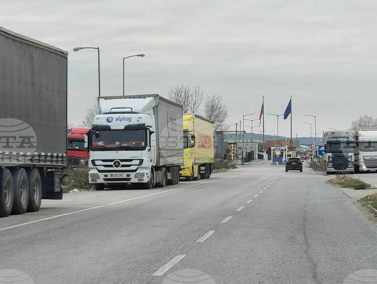 СподелиТрафикът на граничния контролно пропускателен пункт ГКПП Лесово на границата с