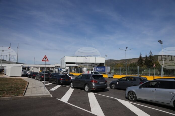 Интензивен е трафикът на граничните пунктове "Капитан Андреево" и "Калотина", Интензивен е трафикът на граничните пунктове "Капитан Андреево" и "Калотина", съобщава "Гранична полиция"