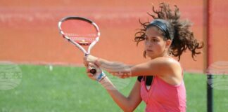 Изабелла Шиникова се класира за полуфиналите на двойки на тенис турнир в Испания