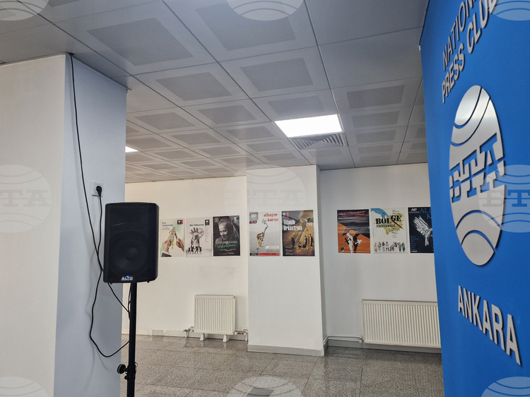 СподелиДнес ще бъде открита изложба с театрални постери на български