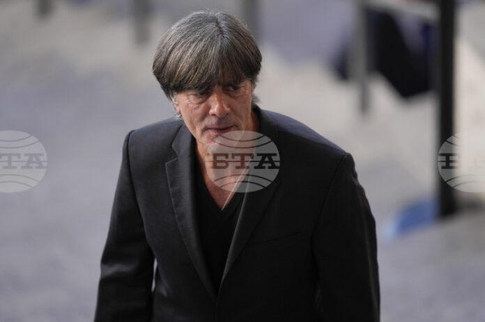 Йоахим Льов призна, че е получил няколко предложения да се върне към треньорската професия