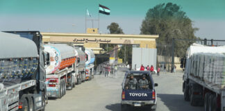 Камиони с помощи пътуват от Египет за Газа, съобщи египетска телевизия
