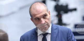 Като че ли всички вратички, за да бъде излъгана системата за обучение на шофьори, вече ги няма, коментира вицепремиерът Гроздан Караджов