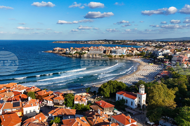 СподелиДнес от 14 00 ч Комисията по туризъм към Народното събрание