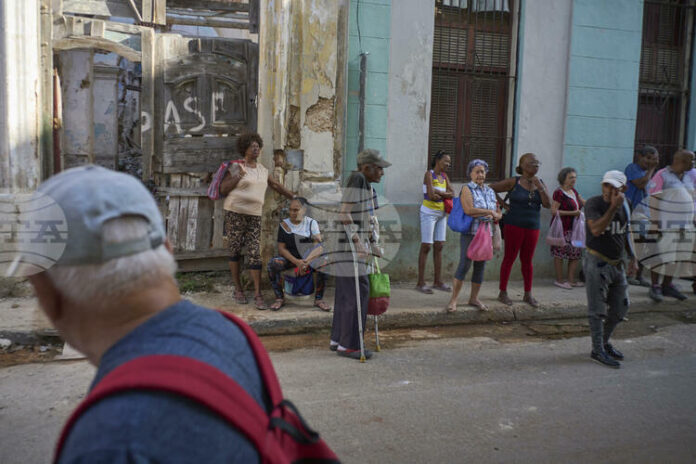 Кубинската министърка на труда подаде оставка, след като отрече на Кубинската министърка на труда подаде оставка, след като отрече на острова да има просяци