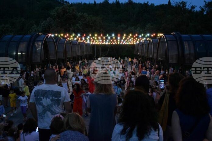 Латино танци на открито се организират на Моста на влюбените в Благоевград