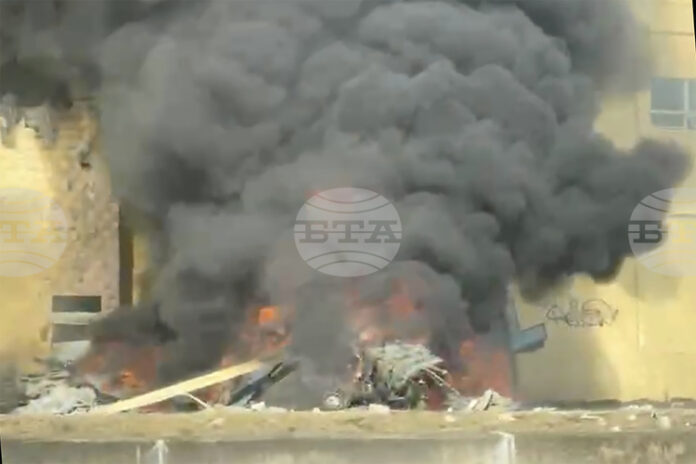 Малък самолет се разби на летище Саутенд край Лондон