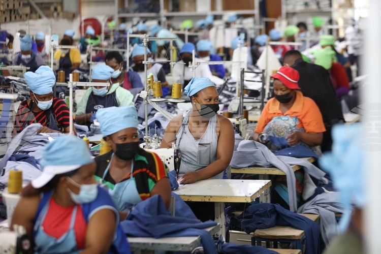 СподелиЛимфо Лефалатса научава че е останала без работа в текстилна