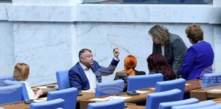На първо четене
                                                                                                ОБНОВЕНА Парламентът гласува създаването на електронен регистър на арбитражите към Министерство на правосъдието