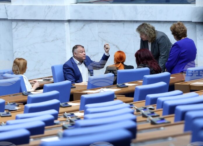 На първо четене ОБНОВЕНА Парламентът гласува създаването на електронен регистър На първо четене
ОБНОВЕНА Парламентът гласува създаването на електронен регистър на арбитражите към Министерство на правосъдието