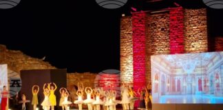 Над 50 деца и 12 танцуващи майки влязоха в образите на приказни герои в спектакъла „Хиляда и една картини“, изигран на Царевец във Велико Търново