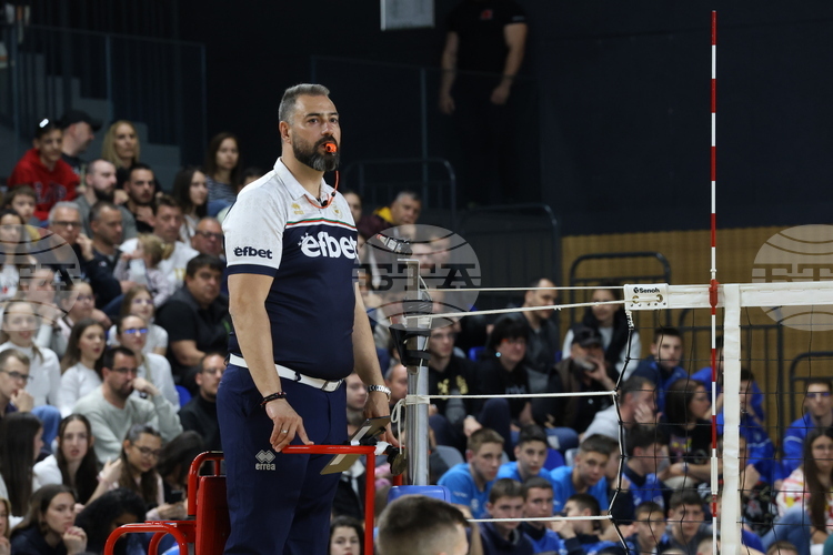 СподелиИвайло Иванов считан за водещ български волейболен съдия е сред