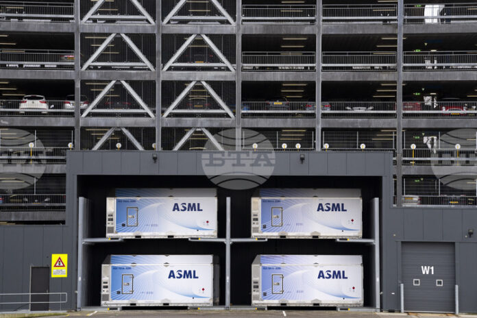 Най-модерните машини за чипове Ей Ес Ем Ел намират пътя си към Китай под формата на лего