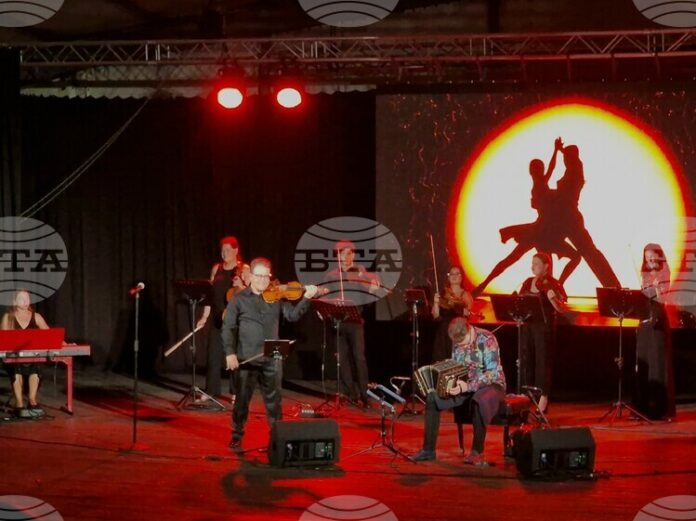 Няколко музикални жанра се преплетоха в концерт на Веско Ешкенази, Стоян Караиванов и Плевенската филхармония във Велико Търново