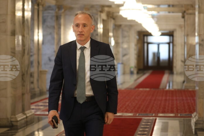 Няма да има предпоставки да се увеличават таксите за студентите след промените в Закона за висшето образование, каза министър Красимир Вълчев