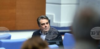 Асен Василев внесе иск за клевета срещу Пламенка Димитрова ОБНОВЕНА Асен Василев е депозирал иск в Районния съд във Варна за вреди, причинени от клеветнически твърдения на Пламенка Димитрова