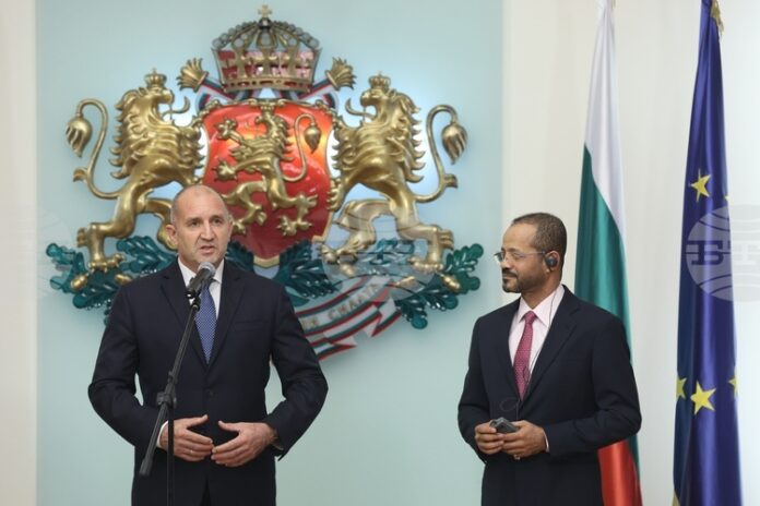 ОБНОВЕНА Без решаващата роля на Оман казусът с кораба Galaxy Leader не би могъл да бъде разрешен, заяви президентът Румен Радев