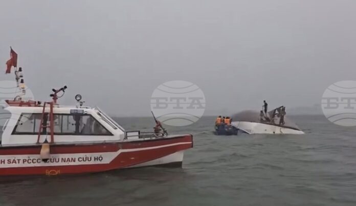 ОБНОВЕНА
                                                                                                Броят на загиналите при преобръщане на туристическо корабче по време на буря във Виетнам нарасна до 38 души