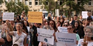 ОБНОВЕНА Протестът и контрапротестът пред „Майчин дом“ в София приключиха