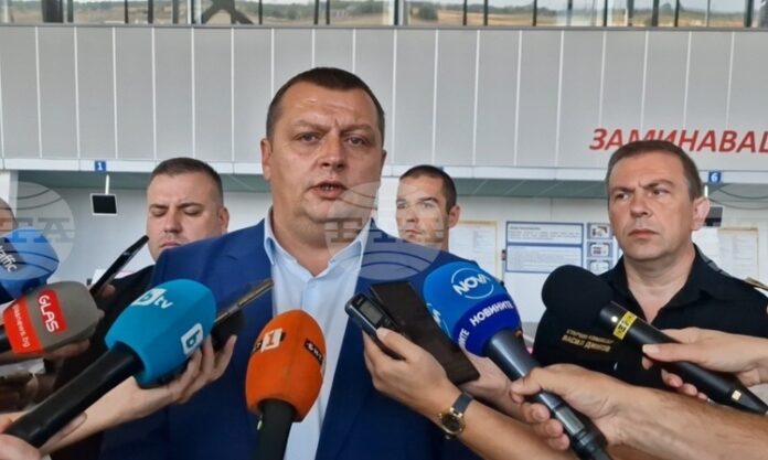 ОБНОВЕНА Спокойна е обстановката с пожарите в Ямболска и Хасковска област, най-критичната точка е в Струмяни, каза зам.-министър Тони Тодоров