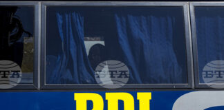 ОБЗОР
                                                                                                Ще се окаже ли свързаното с организираната престъпност насилие решаващ фактор за възхода на крайната десница на президентските избори в Чили