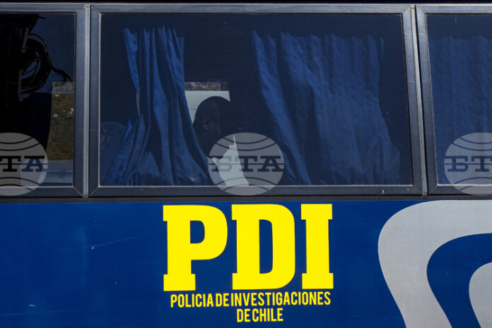 ОБЗОР
                                                                                                Ще се окаже ли свързаното с организираната престъпност насилие решаващ фактор за възхода на крайната десница на президентските избори в Чили